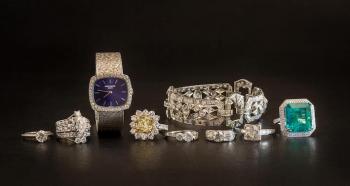Estimation gratuite de bijoux anciens et haute joaillerie : diamants, rubis, saphirs, émeraudes, Cartier, Van Cleef & Arpels, Boucheron. Expertise confidentielle par Artexpertise Paris.